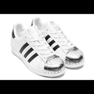adidas superstar silver front